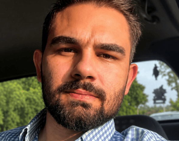 Batismo com “banho de óleo” leva piloto à morte