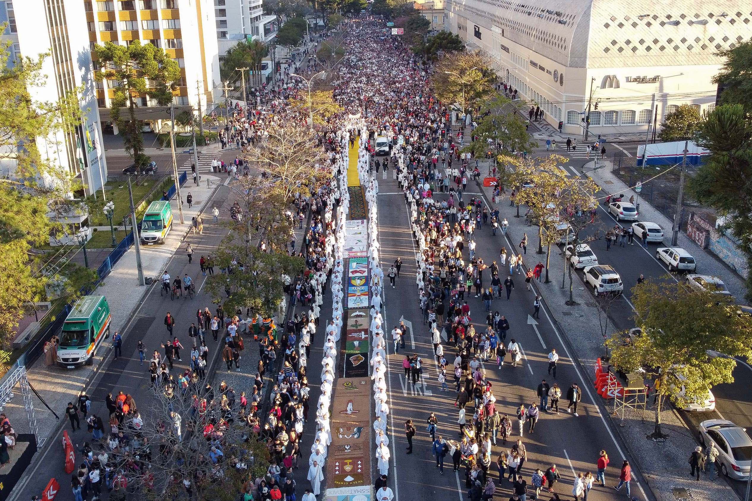 Um dos maiores do mundo: Corpus Christi da Capital do Paraná reunirá 130 mil pessoas