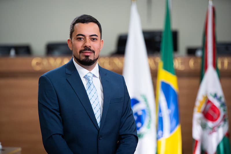 Que sirva de exemplo: Câmara de Curitiba cassa Lórens Nogueira por 29 votos a 1. Ele pode ir para a cadeia ainda