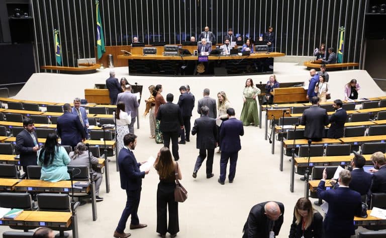 Câmara aprova projeto que proíbe cobrança de tarifa mínima de consumo sobre água e esgoto