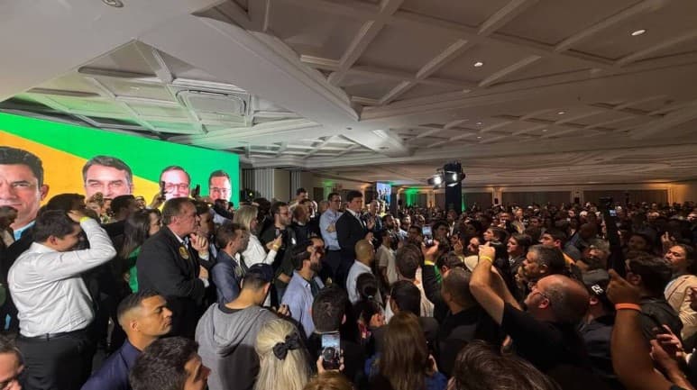Direita paranaense fecha fileiras com Flávio Bolsonaro e prepara nova etapa da disputa política