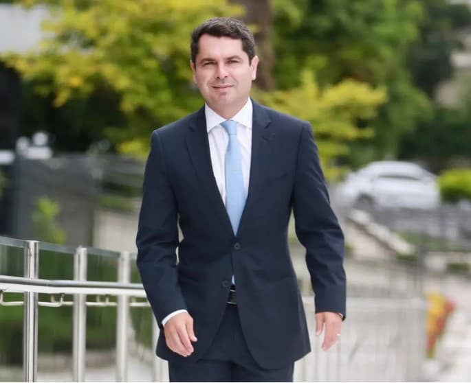 Quaest aponta cenário favorável para Alexandre Curi na disputa pelo Senado