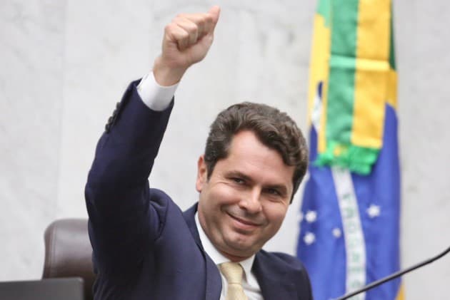Curi se consolida entre os favoritos e disputa pelo Senado esquenta no Paraná