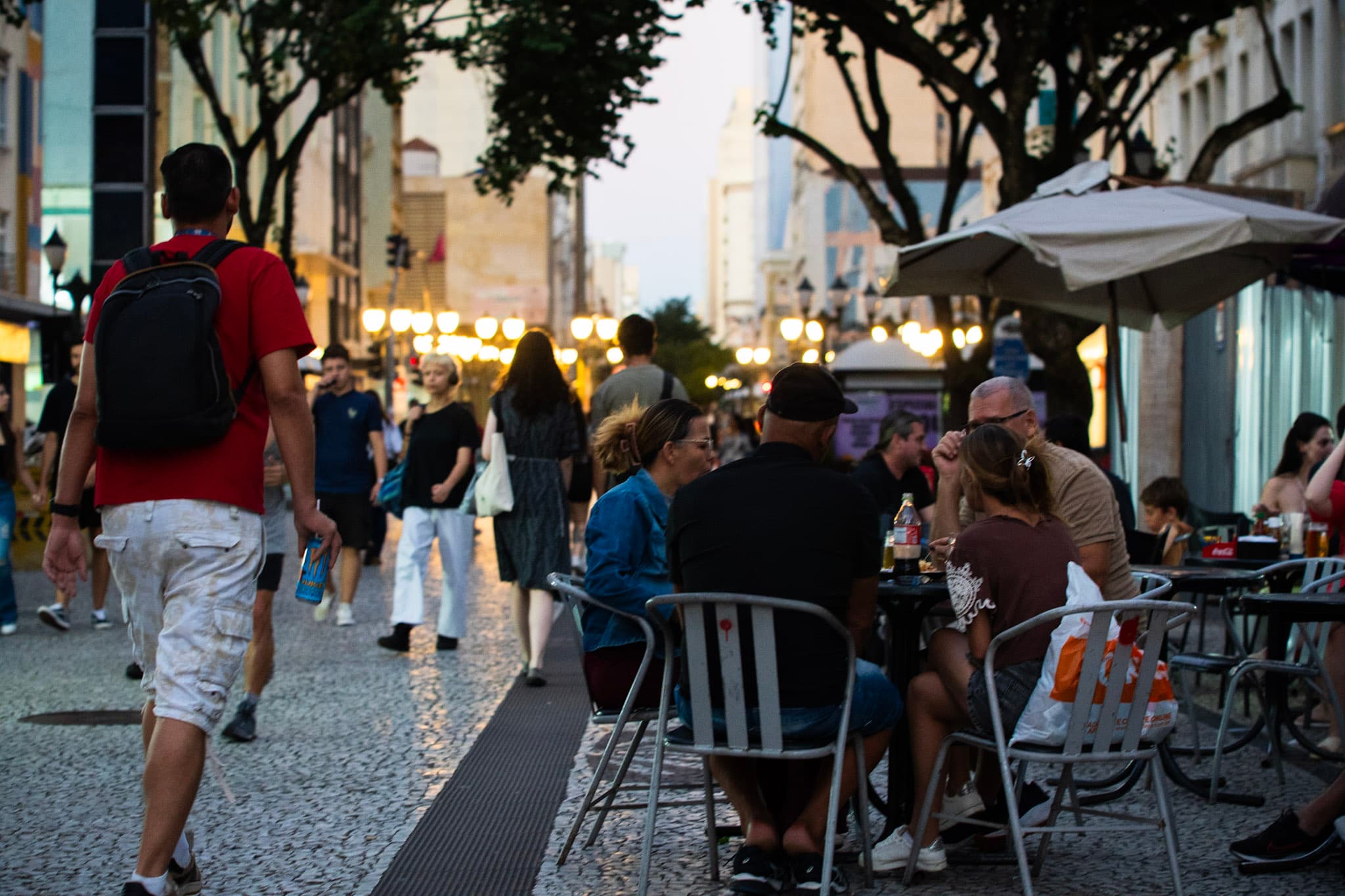 Há 54 anos nascia o Calçadão da Rua XV. A primeira via exclusiva para pedestres do Brasil